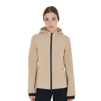 CHAQUETA SOFTSHELL DE MUJER SLIM FIT CON BOLSILLOS OCULTOS