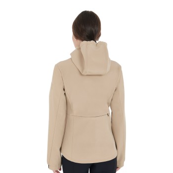 CHAQUETA SOFTSHELL DE MUJER SLIM FIT CON BOLSILLOS OCULTOS