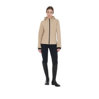 CHAQUETA SOFTSHELL DE MUJER SLIM FIT CON BOLSILLOS OCULTOS