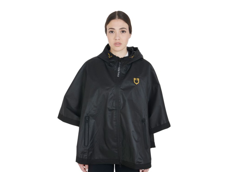 CAPA DE MUJER IMPERMEABLE, BOLSILLOS DELANTEROS